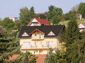 Ferienhaus - Blick von der Stadt